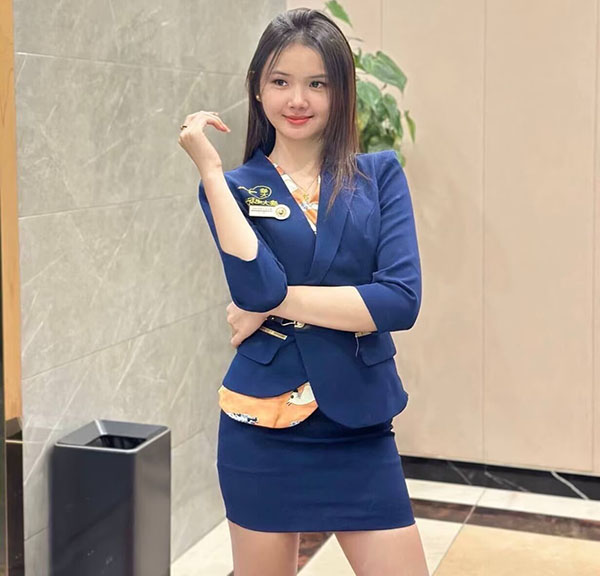 资深客服张伟